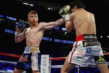 El dominio aplastante de Canelo sobre Chávez Jr. en imágenes