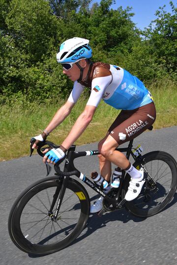 Segundo en 2016 y tercero en 2017, Bardet dio un significativo paso atr¨¢s en 2018 (sexto). Al igual que a Pinot, Francia le exige tomar el relevo de Hinault: ¡°S¨¦ que la gente espera mucho y que no les hemos dado el triunfo en Par¨ªs desde 1985, pero cada u