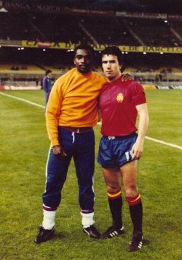 Laurie Cunningham y Juanito, compañeros en el Real Madrid y rivales como internacionales.