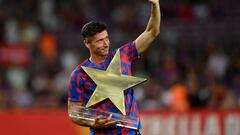 Robert Lewandowski of Barcelona lifts the MVP trophy after the Joan Gamper Trophy, friendly presentation match between FC Barcelona and  Pumas UNAM at Spotify Camp Nou on August 7, 2022 in Barcelona, Spain. (Photo by Jose Breton/Pics Action/NurPhoto via Getty Images)