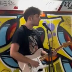 Descubren a un exconcursante de ‘OT’ cantando en el metro de Madrid