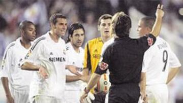 <b>¡PERO SI HAS PITADO! </b>Rodríguez Santiago negó a los jugadores blancos haber pitado.