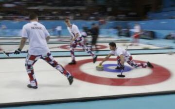 El equipo noruego de curling durante los Juegos Olímpicos de Invierno en Sochi.