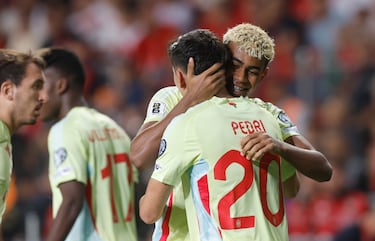 Gol de Pedri para España