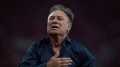 Misión: retener a Holan