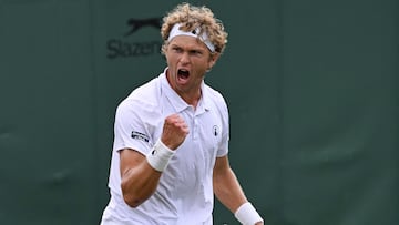 August Holmgren celebra su triunfo ante Thomas en Wimbledon.