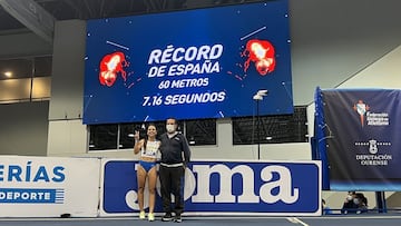 Maribel P&eacute;rez, con el cartel de su r&eacute;cord en Ourense.