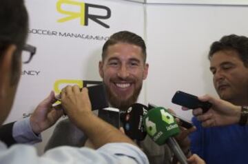 La inauguración de RR Soccer Management Agency en Sevilla contó con la presencia de Sergio Ramos y numerosas personalidades del mundo del fútbol.