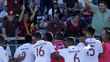 La gran cantidad de hinchas vinotintos que llegaron a Rancagua vibraron con la anotaci&oacute;n de su figura Samuel Sosa. El Sudamericano tiene otro &quot;local&quot;.
 17/01/2019
 Andres Pina/Photosport