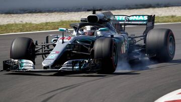 B93. MONTMEL&Oacute; (BARCELONA), 11/05/2018.- El piloto brit&aacute;nico de Mercedes, Lewis Hamilton, durante la segunda sesi&oacute;n de entrenamientos libres del GP de Espa&ntilde;a de F&oacute;rmula Uno que se disputar&aacute; el pr&oacute;ximo domingo en el Circuito de Barcelona-Catalu&ntilde;a, en Montmel&oacute; (Barcelona). EFE/Alejandro Garc&iacute;a