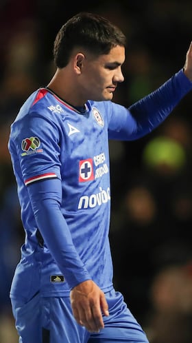 Gabriel Fernandez of Cruz Azul receives red card during the 4th round match between FC Juarez and Cruz Azul as part of the Liga BBVA MX, Torneo Clausura 2026 at Olimpico Benito Juarez Stadium, on January 30, 2026 in Ciudad Juarez, Chihuahua, Mexico.