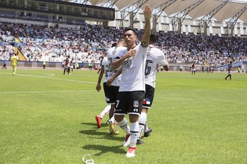 Con su doblete a Antofagasta llegó al podio de los goleadores históricos del torneo nacional. Fue figura en México y estuvo en dos mundiales: 2010 y 2014.