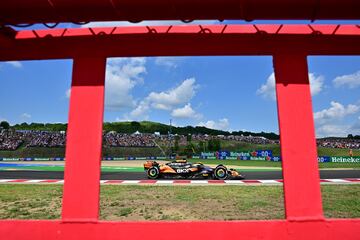 Oscar Piastri durante la carrera en el circuito de Hungaroring.