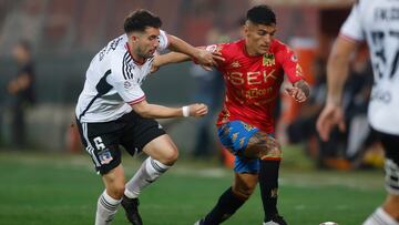 Futbol, Union Espanola vs Colo Colo.
Fecha 14, campeonato Nacional 2023.
El jugador de Colo Colo Cesar Fuentes, izquierda, disputa el balon contra Ariel Uribe de Union Espanola durante el partido de primera division disputado en el estadio Santa Laura en Santiago, Chile.
13/05/2023
Felipe Zanca/Photosport
Football, Union Espanola vs Colo Colo.
14th date, 2023 National Championship.
Colo Colo's player Cesar Fuentes, left, vies the ball against Ariel Uribe of Union Espanola during the first division match at the Santa Laura stadium in Santiago, Chile.
13/05/2023
Felipe Zanca/Photosport