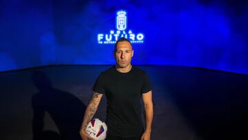 Oficial: Cazorla renueva una temporada m¨¢s con el Oviedo