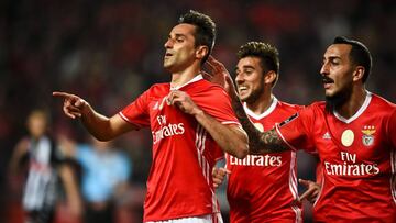 El Benfica golea al Nacional de Madeira y mantiene el liderato