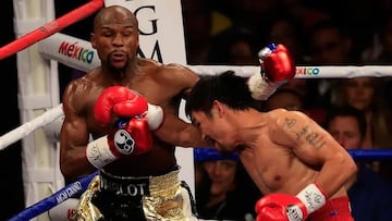 Floyd Mayweather y Manny Pacquiao en su combate en 2015 por los cinturones CMB, AMB y OMB.