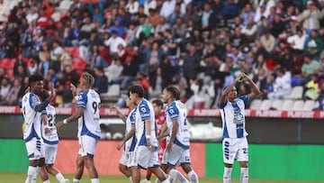 AME5528. PACHUCA (MÉXICO), 26/07/2025.- Jugadores de Pachuca celebran un gol este sábado, durante un partido de la Liga MX entre Pachuca y Mazatlán el estadio Hidalgo, en Pachuca (México). EFE / David Martínez Pelcastre