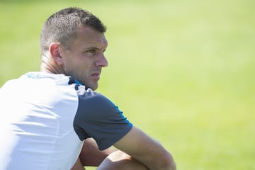 Llegó al Querétaro para el Clausura 2018, semestre en el cual fue titular indiscutible. Para el Apertura 2018, las lesiones lo han afectad y apenas ha jugado tres partidos en el torneo, dos de ellos en las más recientes jornadas, para sumar 183 minutos.