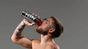El luchador Aleksandre Topuria posa como nueva imagen de la marca de nutrición HSN.