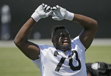 El guardia ex de los Raiders será ahora responsable de cuidar al quarterback Sam Darnold en los NY Jets.