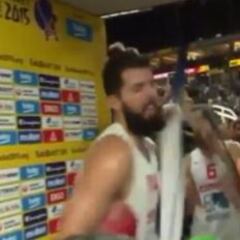 La bandera y Mirotic: los diarios de Serbia hablan de "escándalo"