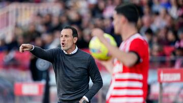 Valencia CF head coach Salvador Gonzalez Voro during the La Liga match between Girona FC and Valencia CF played at Montilivi Stadium on February 5, 2023 in Girona, Spain. (Photo by Sergio Ruiz / Pressinphoto / Icon Sport)