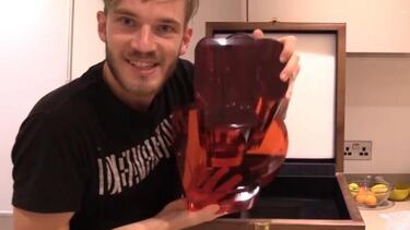 YouTube manda este regalo a PewDiePie por los 50 millones de suscriptores