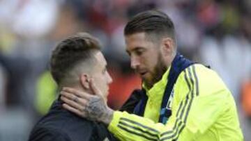 Sergio Ramos se acerc&oacute; a saludar a Joni Montiel.