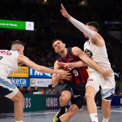 El Baskonia supera el compromiso con muchos apuros