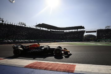 Max Verstappen durante una carrera en México.