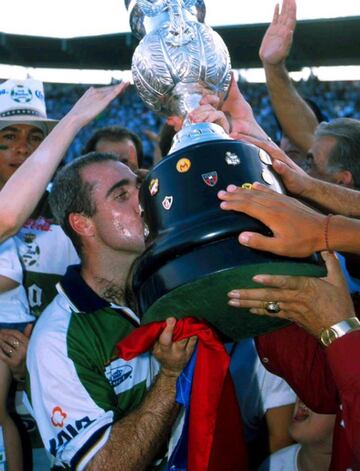 Rodrigo Ruiz fue campeón con Santos el 2001.