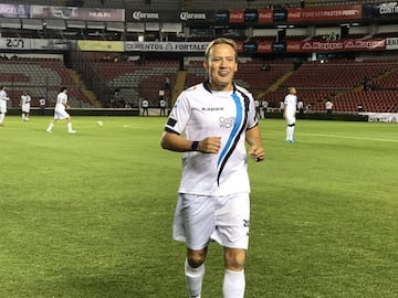 El Estadio Corregidora reunió a grandes ex Estrellas de América y de Europa, por ello te presentamos las mejores imágenes que dejó este duelo.