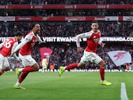 Soccer Football - Premier League - Arsenal v Chelsea - Emirates Stadium, London, Britain - March 1, 2026 Arsenal's William Saliba celebrates scoring their first goal with Gabriel Magalhaes and Martin Zubimendi Action Images via Reuters/Andrew Boyers EDITORIAL USE ONLY. NO USE WITH UNAUTHORIZED AUDIO, VIDEO, DATA, FIXTURE LISTS, CLUB/LEAGUE LOGOS OR 'LIVE' SERVICES. ONLINE IN-MATCH USE LIMITED TO 120 IMAGES, NO VIDEO EMULATION. NO USE IN BETTING, GAMES OR SINGLE CLUB/LEAGUE/PLAYER PUBLICATIONS. PLEASE CONTACT YOUR ACCOUNT REPRESENTATIVE FOR FURTHER DETAILS.. TPX IMAGES OF THE DAY