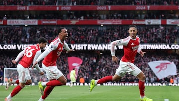 Soccer Football - Premier League - Arsenal v Chelsea - Emirates Stadium, London, Britain - March 1, 2026 Arsenal's William Saliba celebrates scoring their first goal with Gabriel Magalhaes and Martin Zubimendi Action Images via Reuters/Andrew Boyers EDITORIAL USE ONLY. NO USE WITH UNAUTHORIZED AUDIO, VIDEO, DATA, FIXTURE LISTS, CLUB/LEAGUE LOGOS OR 'LIVE' SERVICES. ONLINE IN-MATCH USE LIMITED TO 120 IMAGES, NO VIDEO EMULATION. NO USE IN BETTING, GAMES OR SINGLE CLUB/LEAGUE/PLAYER PUBLICATIONS. PLEASE CONTACT YOUR ACCOUNT REPRESENTATIVE FOR FURTHER DETAILS.. TPX IMAGES OF THE DAY