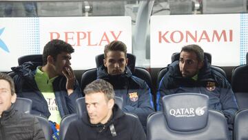 Alcácer, con Aleñá y Denis en el banquillo y Luis Enrique delante.