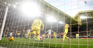 El jugador del Real Madrid, Kylian Mbapp, marca el 1-1 al Villarreal. 