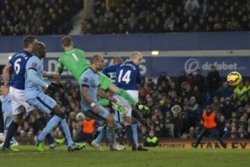 Naismith se anticipa a la salida de Hart.