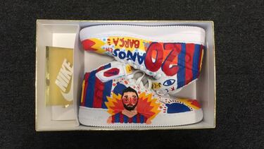 Navarro recibió unas zapatillas personalizadas por Cavolo