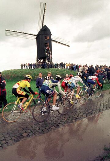 Es el segundo monumento de la temporada ciclista, y el más joven de los cinco en cuanto historia. Tras haberse celebrado la Milán-San Remo, después Flandes quedarán por disputarse la París-Roubaix, la Lieja-Bastoña-Lieja y el Giro de Lombardía.
