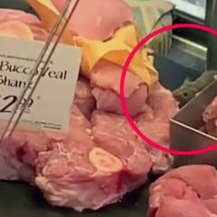 Descubren un ratón comiendo carne en un expositor