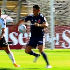 ¿Fue penal de Osvaldo González? la jugada que alega Colo Colo