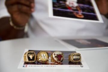 Los anillos de Campeón de la NBA de Horace Grant, en el NBA3X de BBVA en Barcelona.