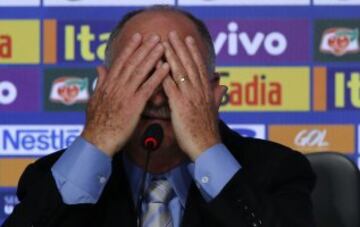 Protestas durante la rueda de prensa de Scolari