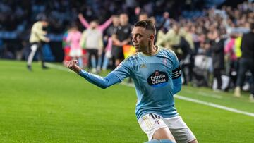 Iago Aspas, delantero del Celta, celebra su primer gol en el partido de ayer contra el Rayo Vallecano.