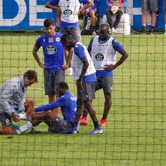 Alarma Koné en el Deportivo: se retiró con un esguince de tobillo