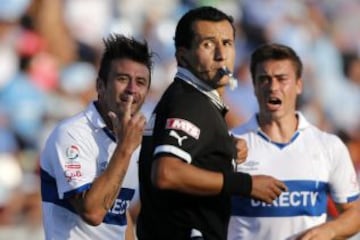 Los reclamos de Roberto Gutiérrez por el gol anulado.