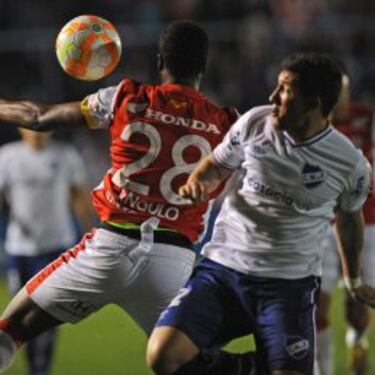 Santa Fe vence 2-0 a Nacional en Montevideo
