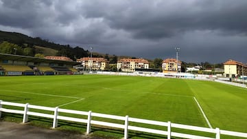 Estadio Fernando Astobiza, del Cayón.