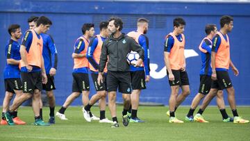 Quique prueba con Demichelis, lo que avanzaría a David López